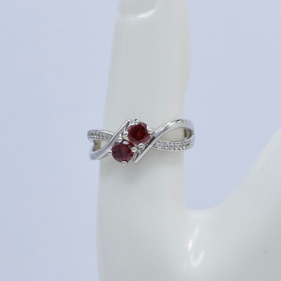 NWOT Fragrant Jewels Double Red Rount-Cut Twisted Band Ring Size 8 US - Picture 2 of 4